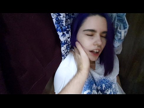 ❤️ J'ai trouvé ma soeur dans le placard et je l'ai aidée à jouir. ❤ Vidéo de baise at us ☑